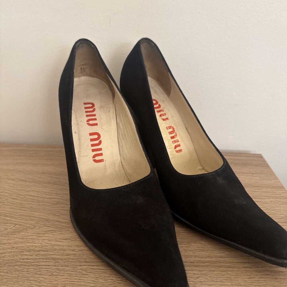 Miu Miu Vintage Pointed Toe Block Heel Pumps (EU 37.5 / US 7.5)